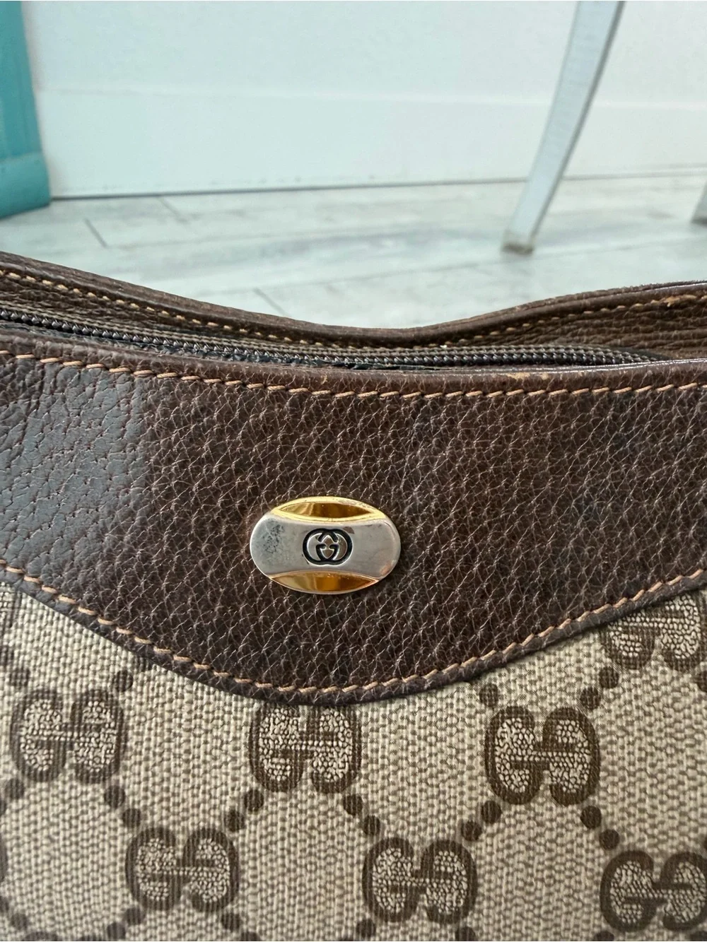 Vintage Gucci Beige GG Supreme Canvas Shoulder Bag with Brown Leather Trim - Picture 2 of 13